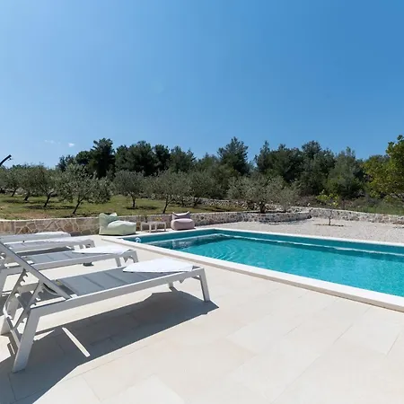 Rogac Villa Sutivan